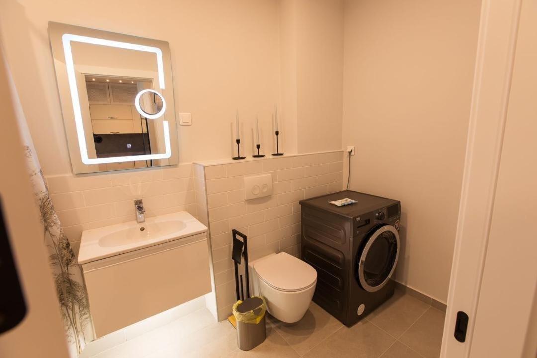 Escapism - Premium 1Br Apartment With Parking Букурещ Екстериор снимка
